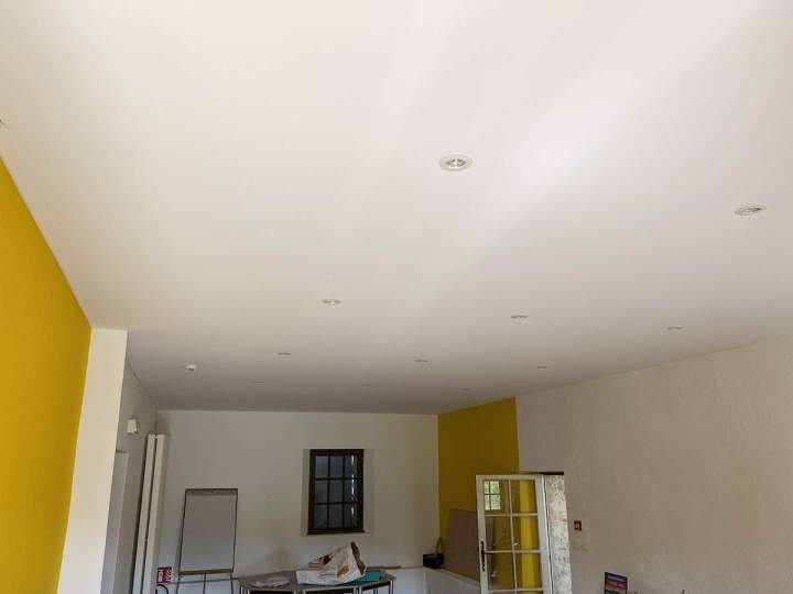 Pose de plafond tendu à Manosque